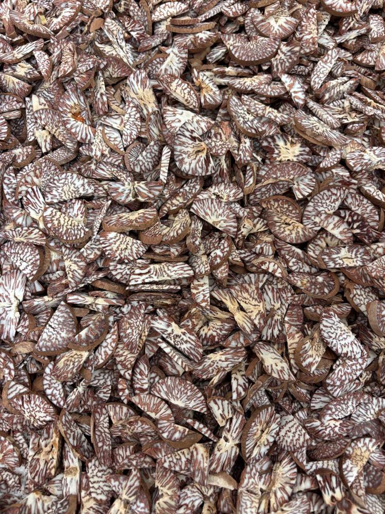 स्लाइस सुपारी के टुकड़ों का ढेर
